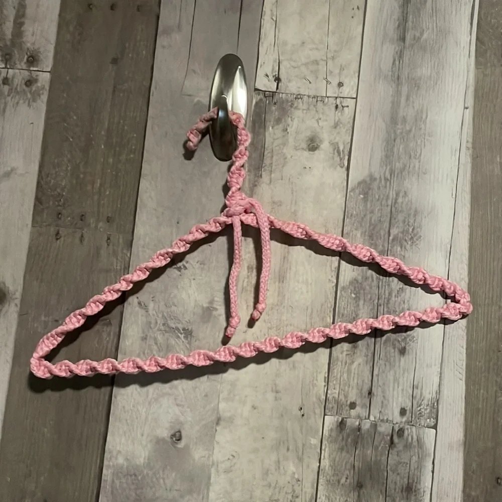 Yarn Wrapped Clothes Hangers (6)